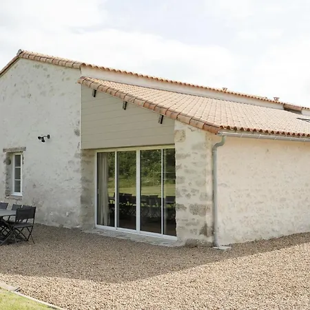 Grand Gite Les Buardieres - 3 Etoiles - Proche Puy Dufou Holiday home Saint-Pierre-des-Echaubrognes